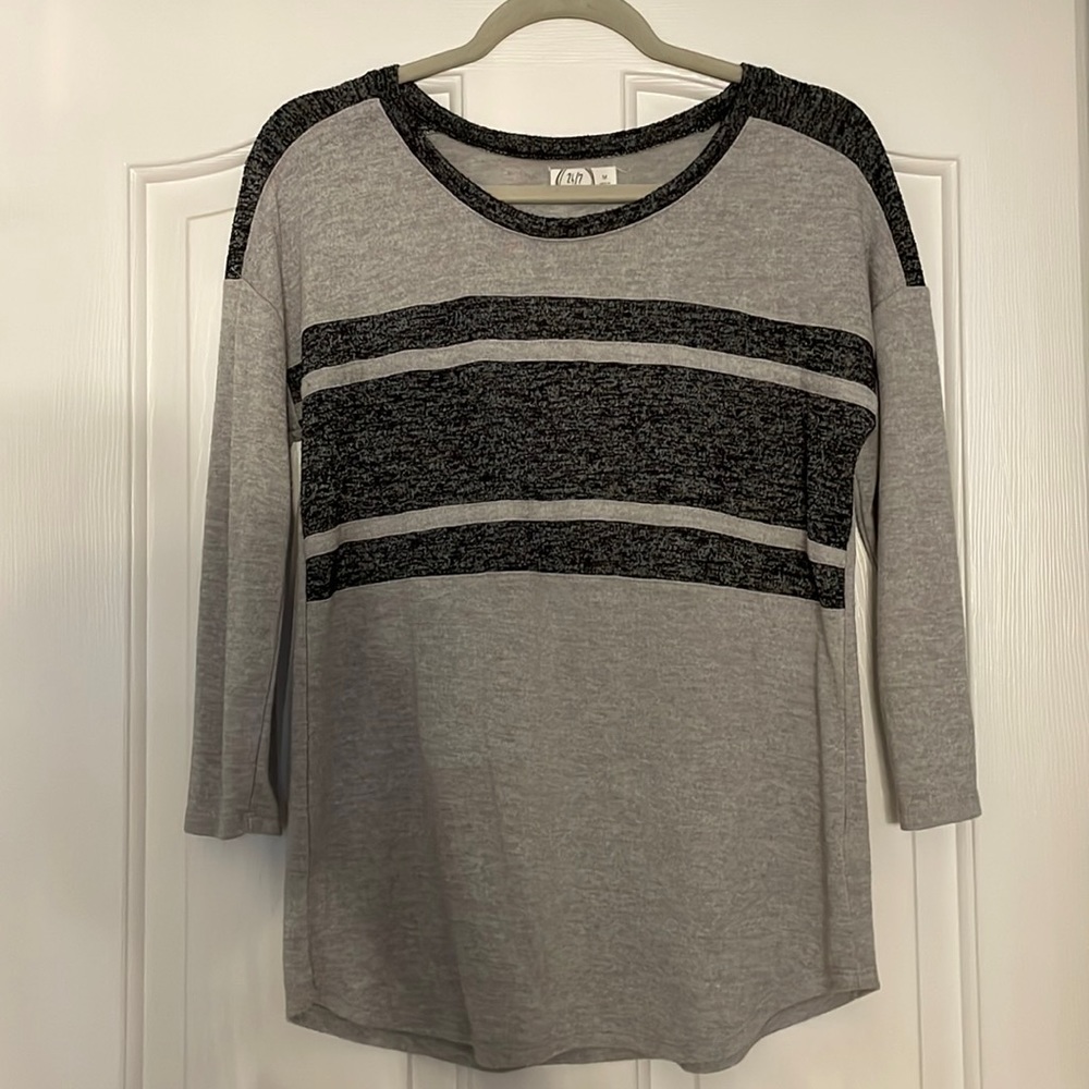 Maurices size medium top. Gray and black